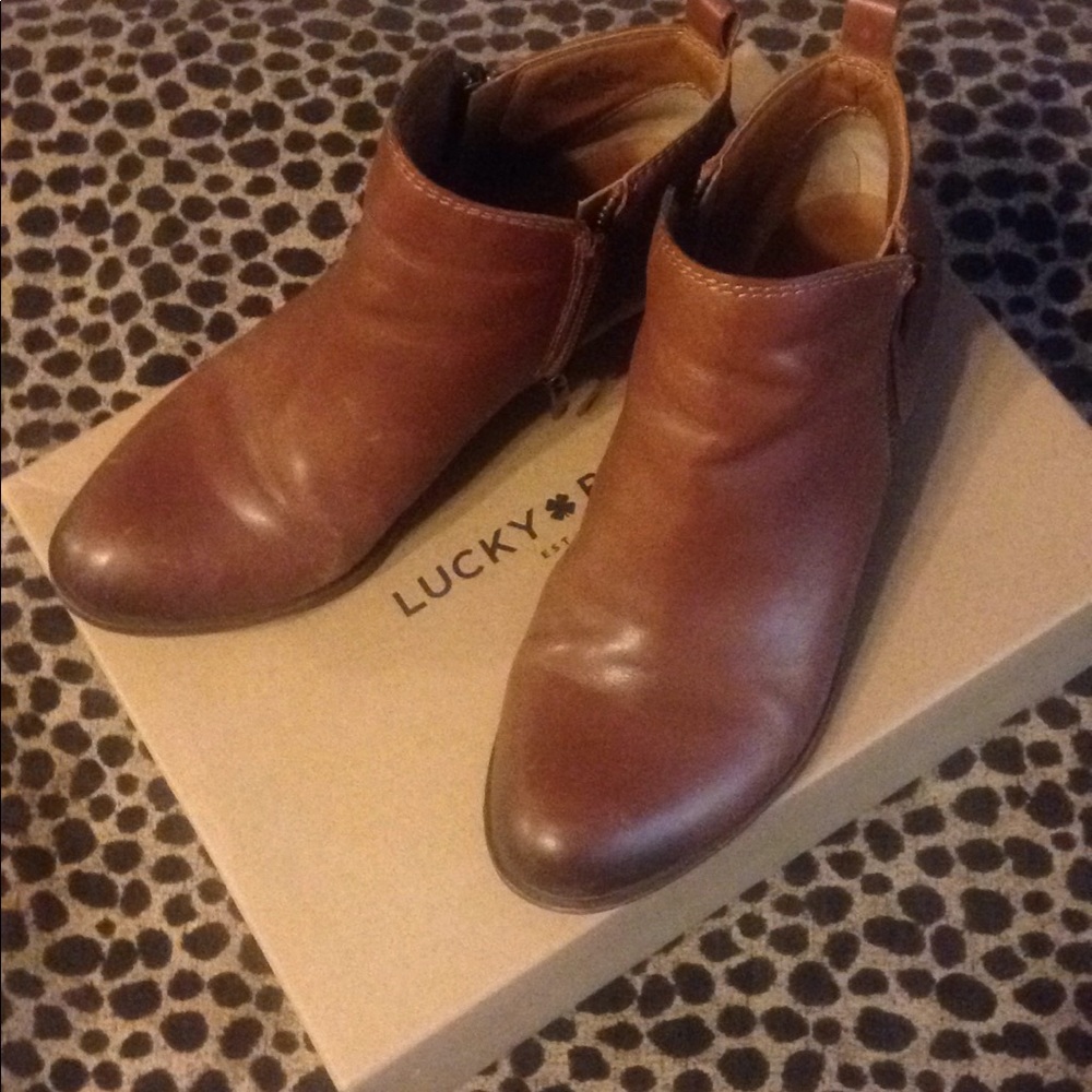 Women's size 7 Lucky Brand ankle booties.